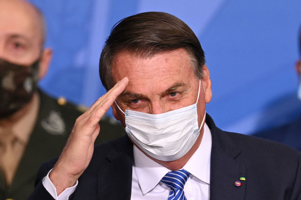 Bolsonaro ha firmato un decreto che renderà più difficile rimuovere i contenuti dai social