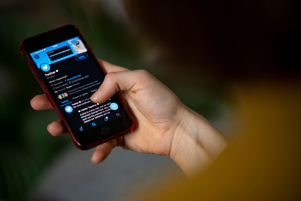 Twitter sarà più selettivo nel concedere la spunta blu della verifica