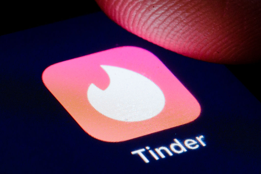 Tinder ora ti permette di bloccare sull’app i contatti sgraditi della tua vita reale